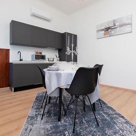 Apartment Rubi ロヴィニ エクステリア 写真