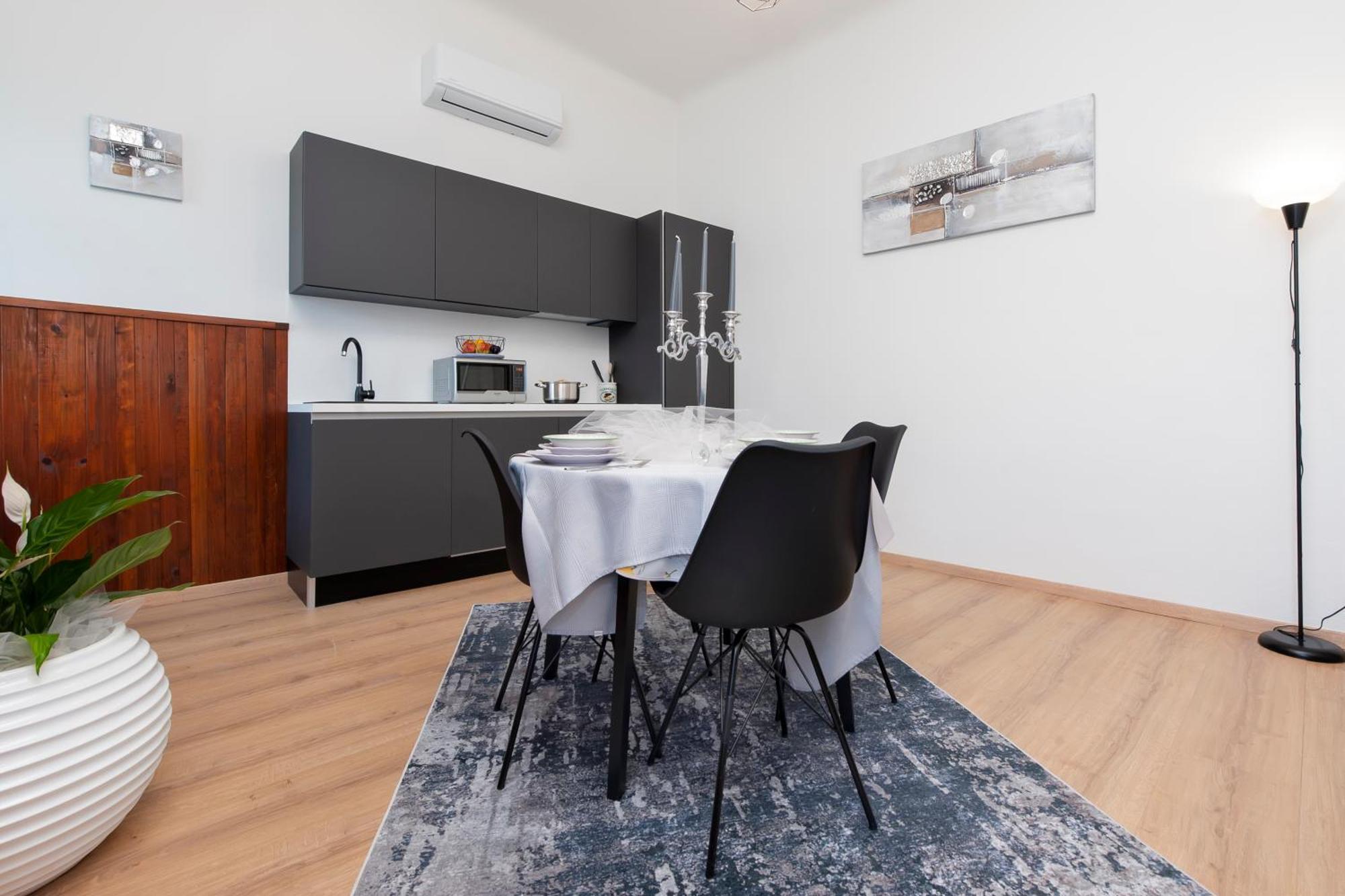 Apartment Rubi ロヴィニ エクステリア 写真