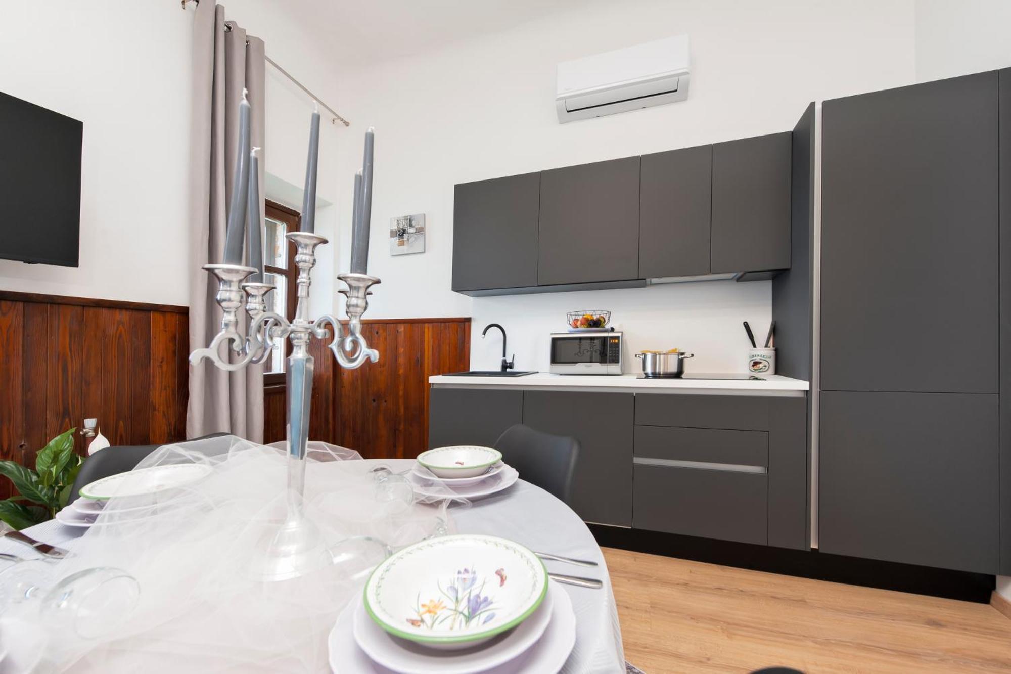 Apartment Rubi ロヴィニ エクステリア 写真