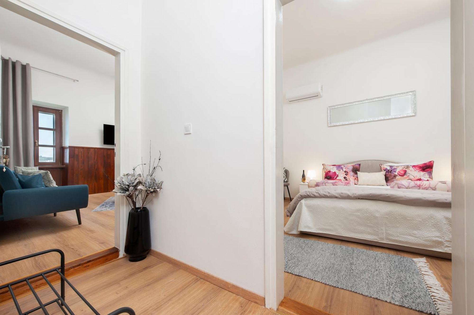 Apartment Rubi ロヴィニ エクステリア 写真